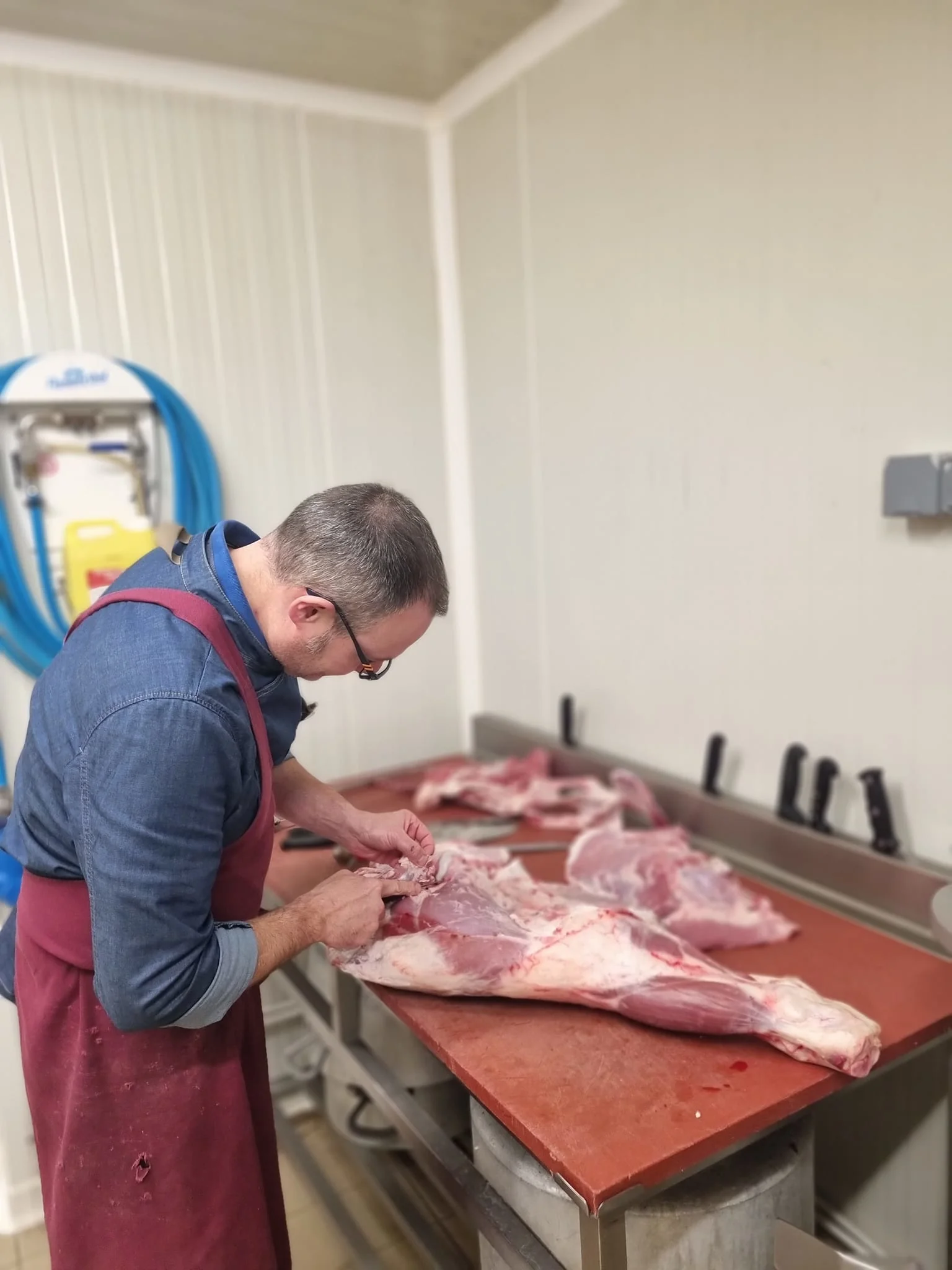 Nicolas Lenormand boucher charcutier découpe viande, artisan local Tinchebray Bocage